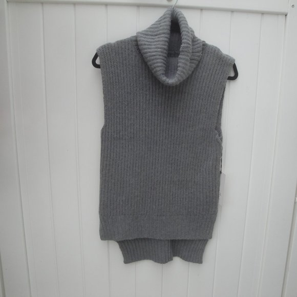 HOST PICK----Urban Outfitters Lucca Turtleneck Sweater Vest Gray - Picture 2 of 4